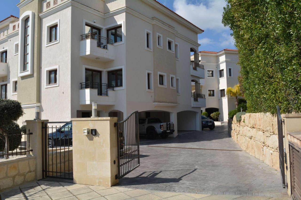 Eleona'S Royal Gardens By Yiota - Luxury 2 Bed Apartment In Exclusive Complex ペイヤ エクステリア 写真